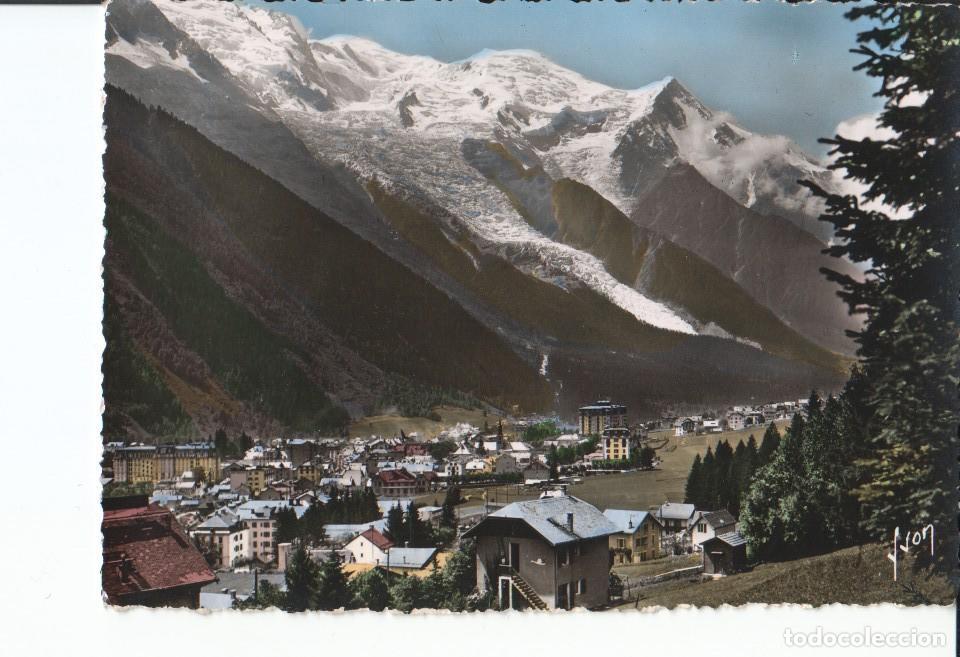 Cartes Postales: FOTO 016886: ALPES FRANCESES - Foto de pueblo alpino con lo Alpes de fondo. Se desconoce localizacio