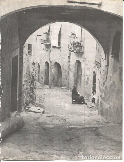 Postcards: LAMINA V00301: Callecita en Ager, Lerida - J. Vallverdu - T. Sirera