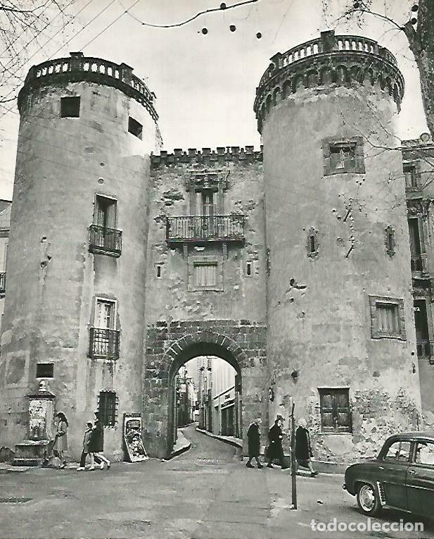 Postkarten: LAMINA 14709: Puerta de muralla - Estanislau Torres. Fotografias de Francesc Catala Roca