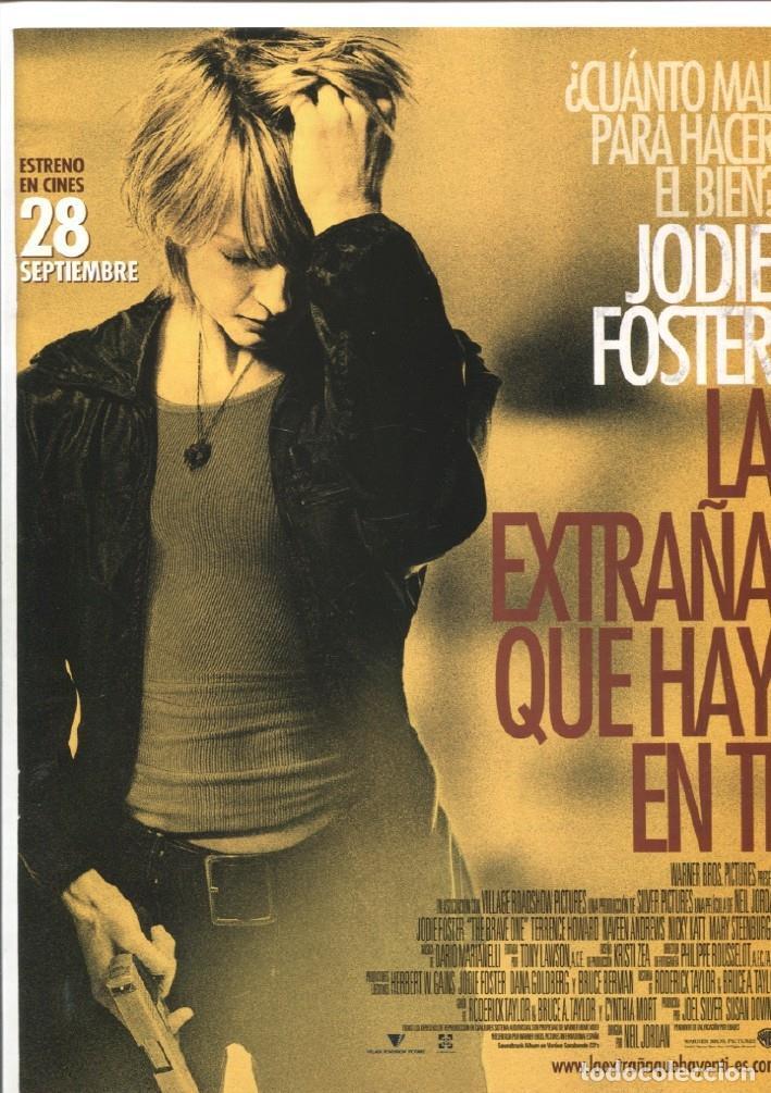 Postais: Caratula cine: La extra&ntilde;a que hay en ti - Varios