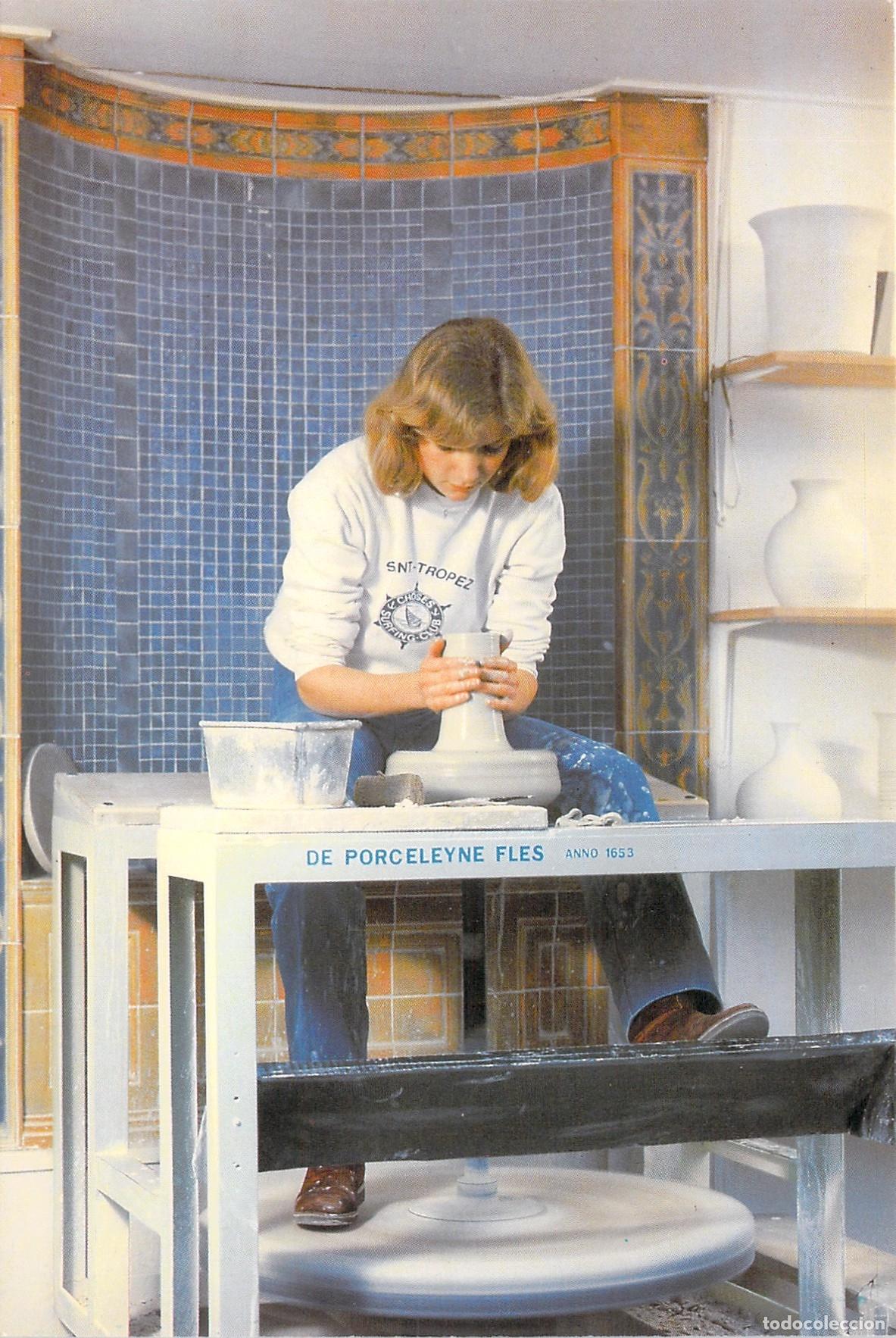 Postales: Postal de Alfarera en Torno de Mano De Porceleyne Fles Delft