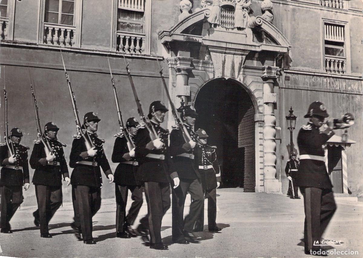 Postales: Postal de los Carabineros del Pr&iacute;ncipe de M&oacute;naco en el Palacio