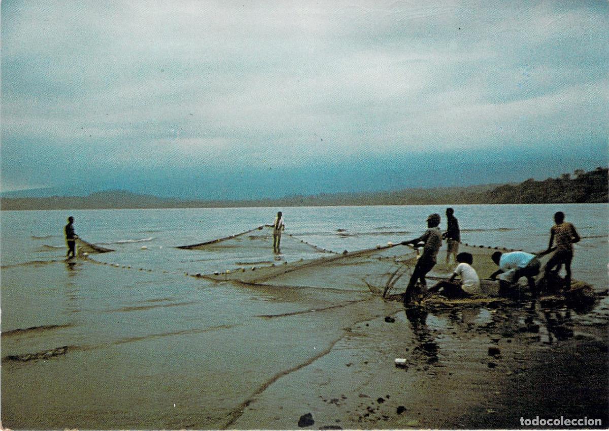 Postales: Postal de Pesca de Arrastre en las Playas de Luba, Guinea Ecuatorial