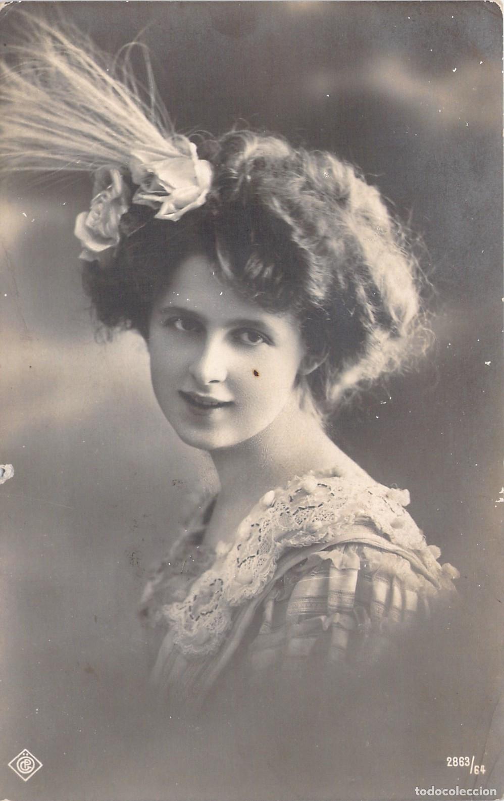 Postales: Postal de Retrato Femenino con Sombrero de Plumas y Encaje