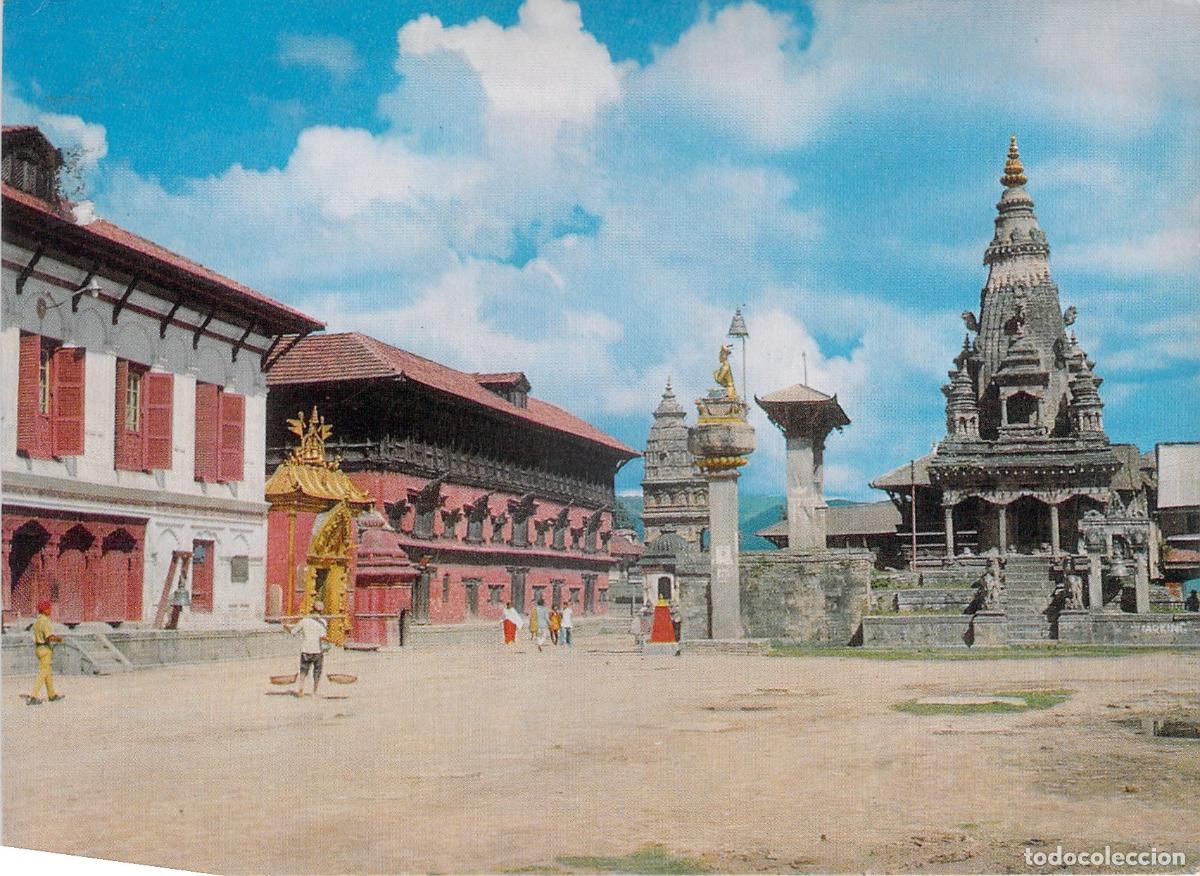 Postales: Postal de Bhaktapur Durbar Square en Nepal con Sello de Panda Rojo