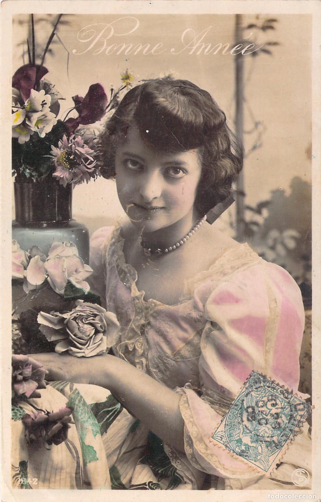 Postales: Postal de A&ntilde;o Nuevo con Retrato de Mujer y Flores Bonne Ann&eacute;e