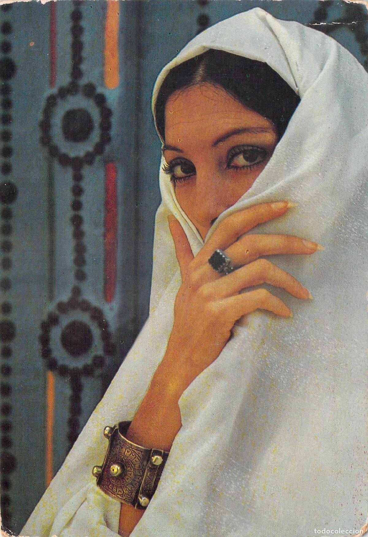 Postales: Postal de Mujer Tunecina con Velo y Joyer&iacute;a Tradicional