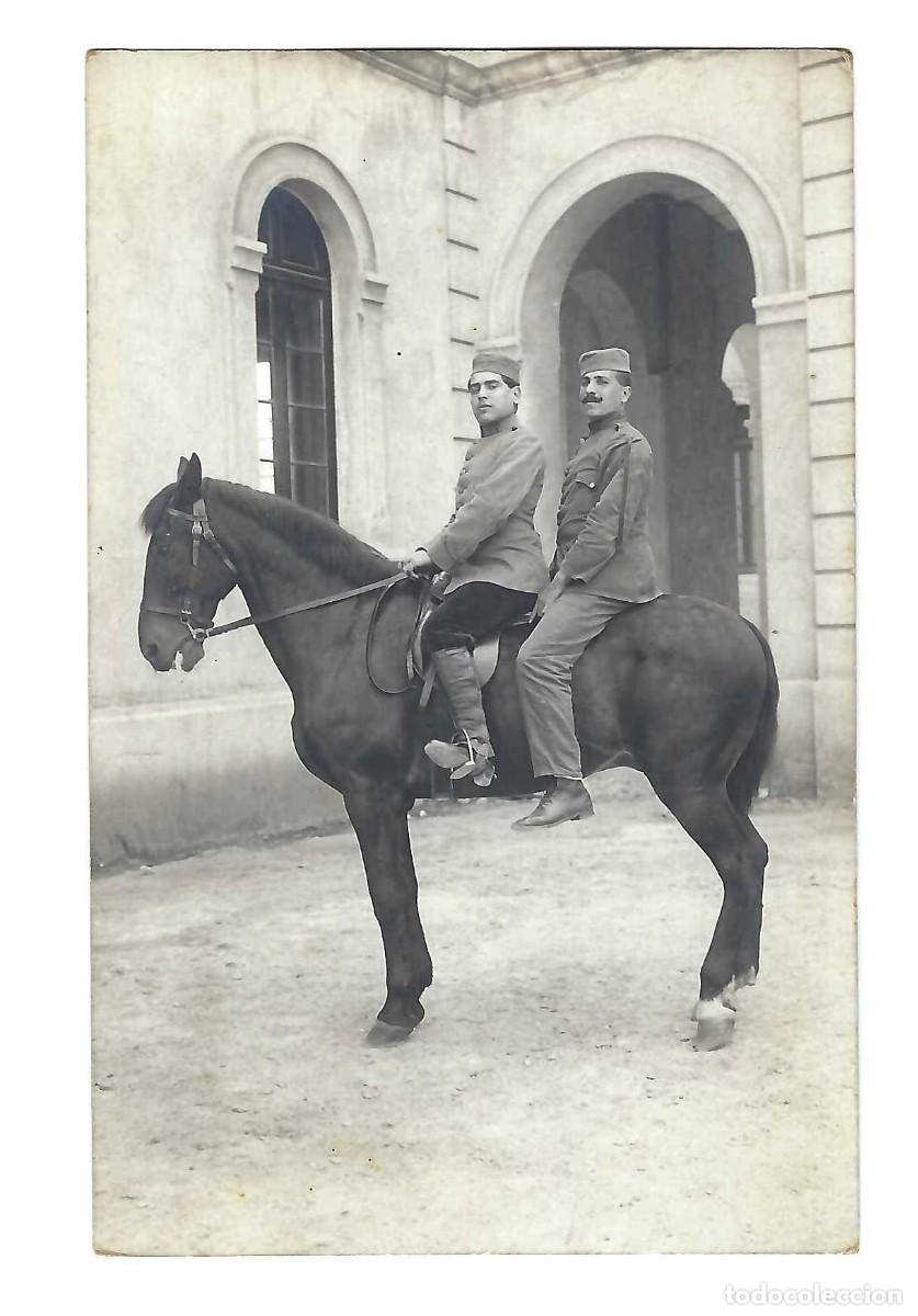 Postales: POSTAL- SOLDADOS. CABALLO. CUARTEL. UNIFORME. ESPA&Ntilde;A. SIN CIRCULAR