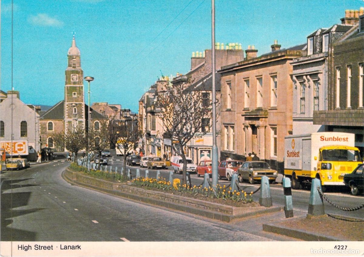 Postales: Postal de High Street en Lanark Escocia con Escena de Calle