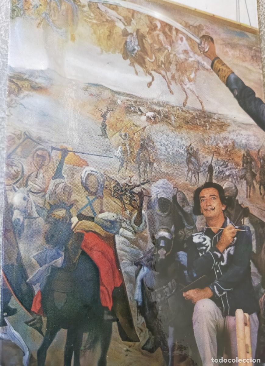 Postales: TARJETA POSTAL DE DALI FRENTE AL CUADRO LA BATALLA DE TETUAN