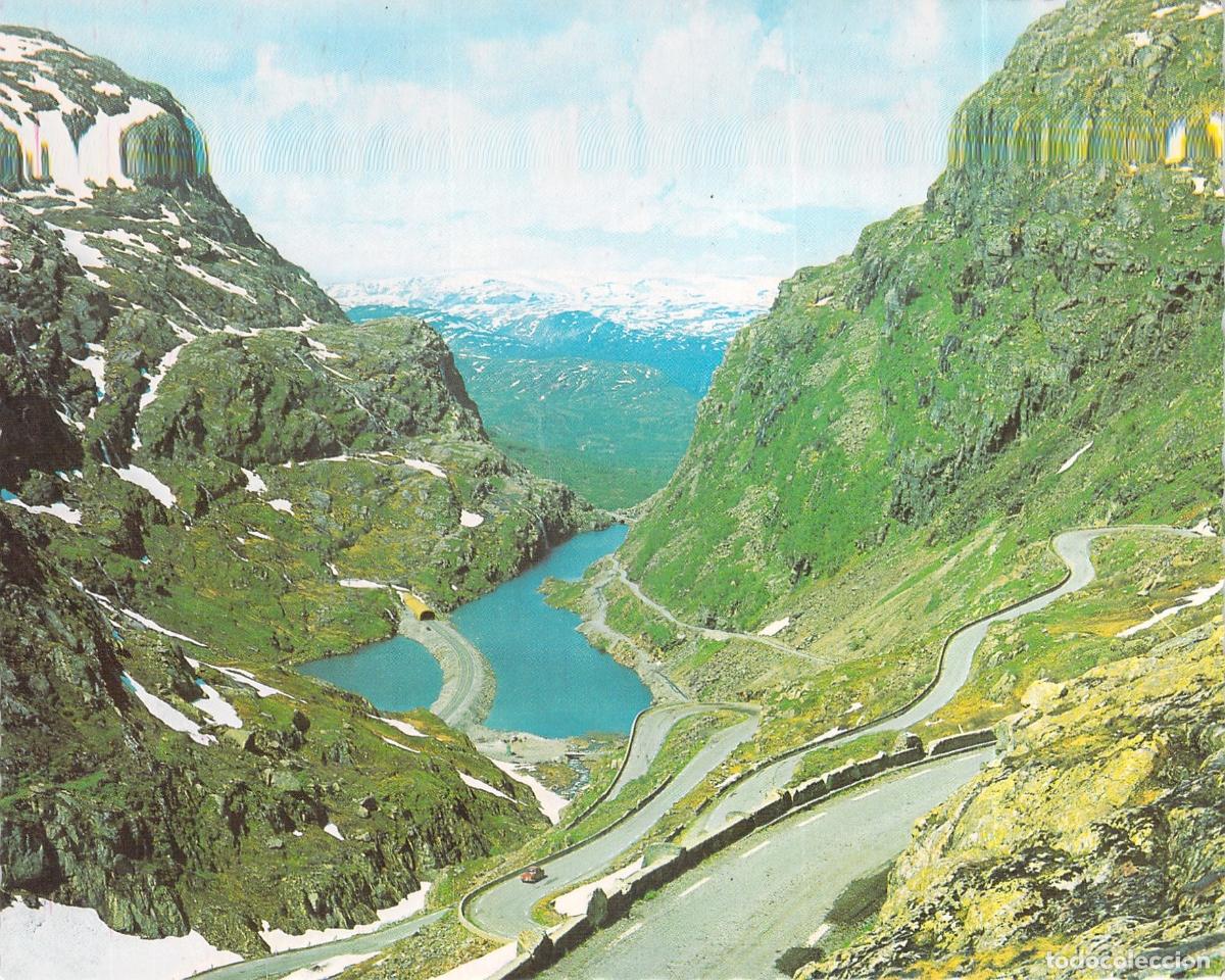 Postales: Postal de Seljestadjuvet con carretera sinuosa y lago, Noruega