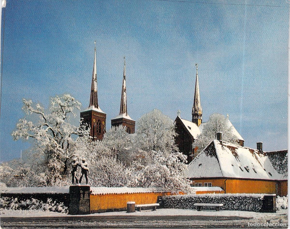 Postales: Postal de la Catedral de Roskilde en Invierno con Palacio y Estatua