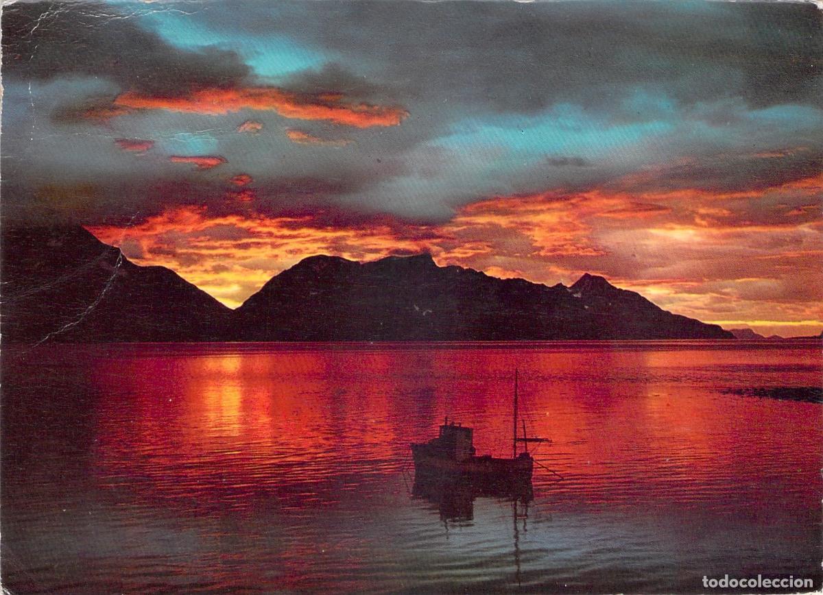 Postales: Postal de Lyngen Noruega Sol de Medianoche con Barco