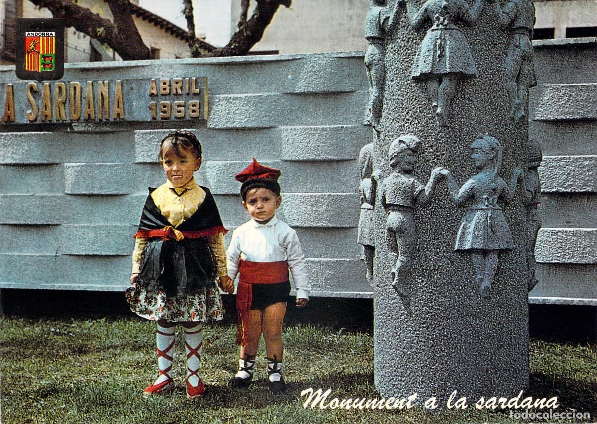 Postales: Postal Monumento a la Sardana en Andorra con Ni&ntilde;os en Traje T&iacute;pico
