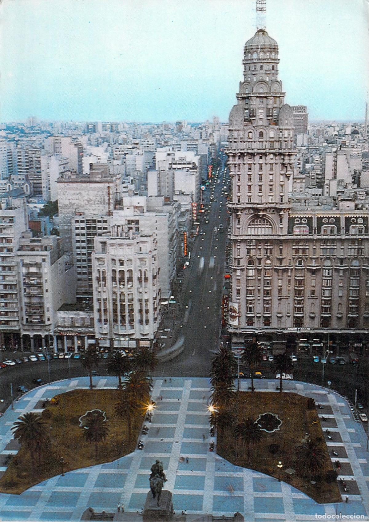 Postales: Postal de la Plaza Independencia y Palacio Salvo en Montevideo