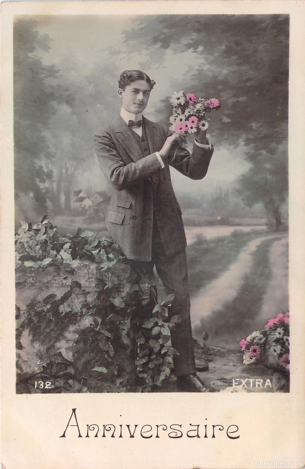 Postales: Postal Francesa de Aniversario, Retrato de Hombre con Ramo de Flores