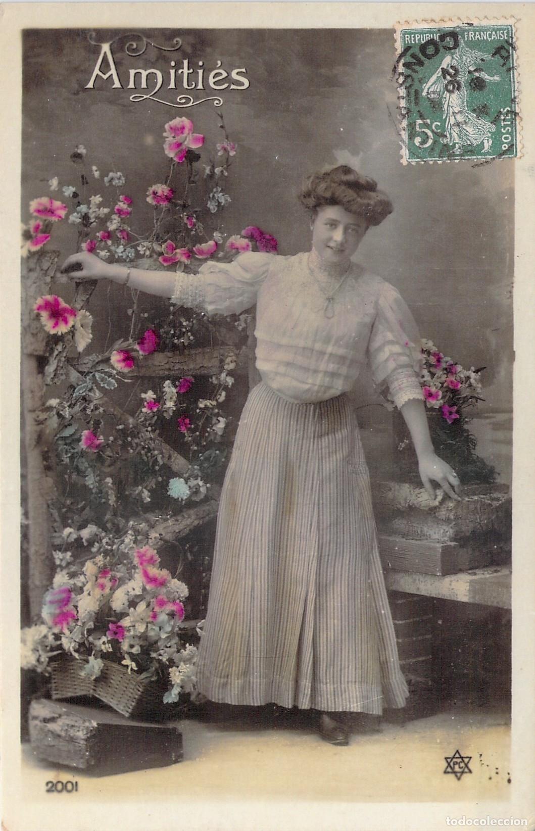 Postales: Postal Ilustrada Amiti&eacute;s con Retrato de Mujer y Flores