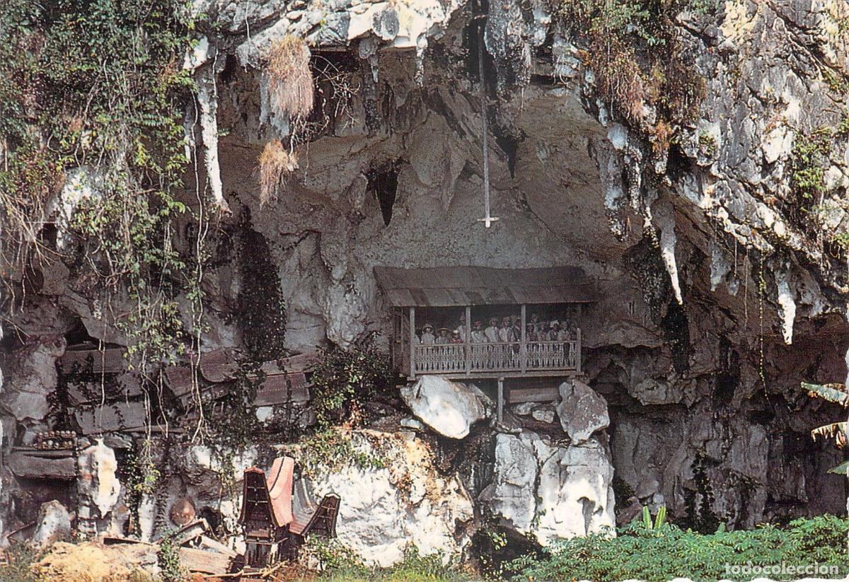 Postales: Postal Cementerio Natural en Cueva de Londa Tana Toraja Indonesia