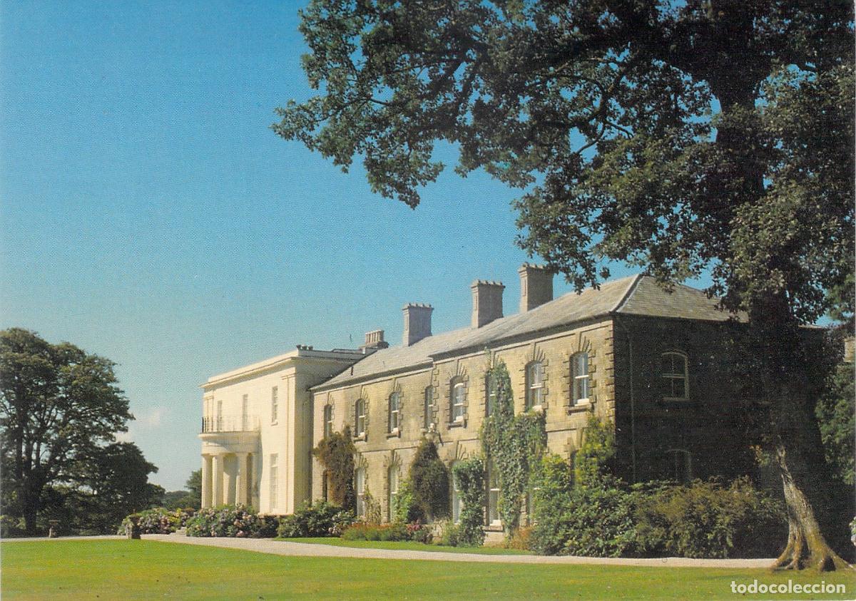 Cartoline: Postal de la Fachada de Entrada de Arlington Court, Devon