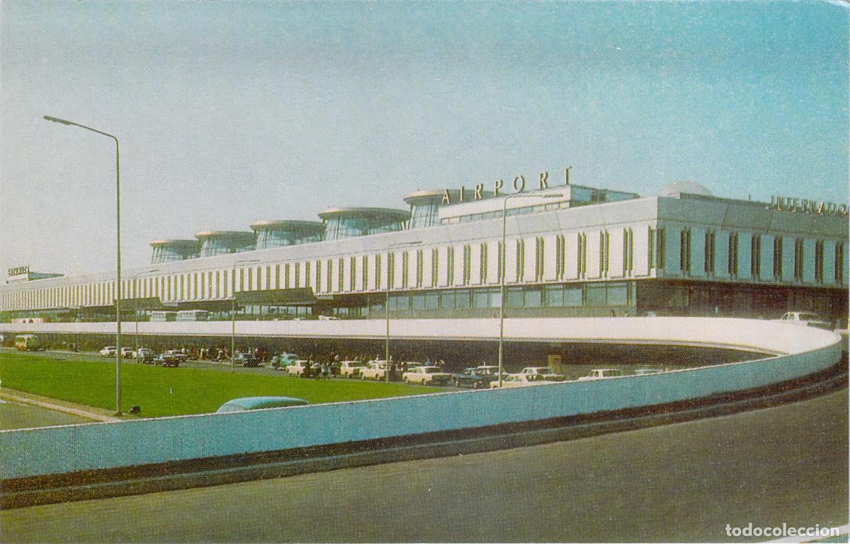 Postais: Postal del Aeropuerto de Leningrado, Arquitectura Sovi&eacute;tica