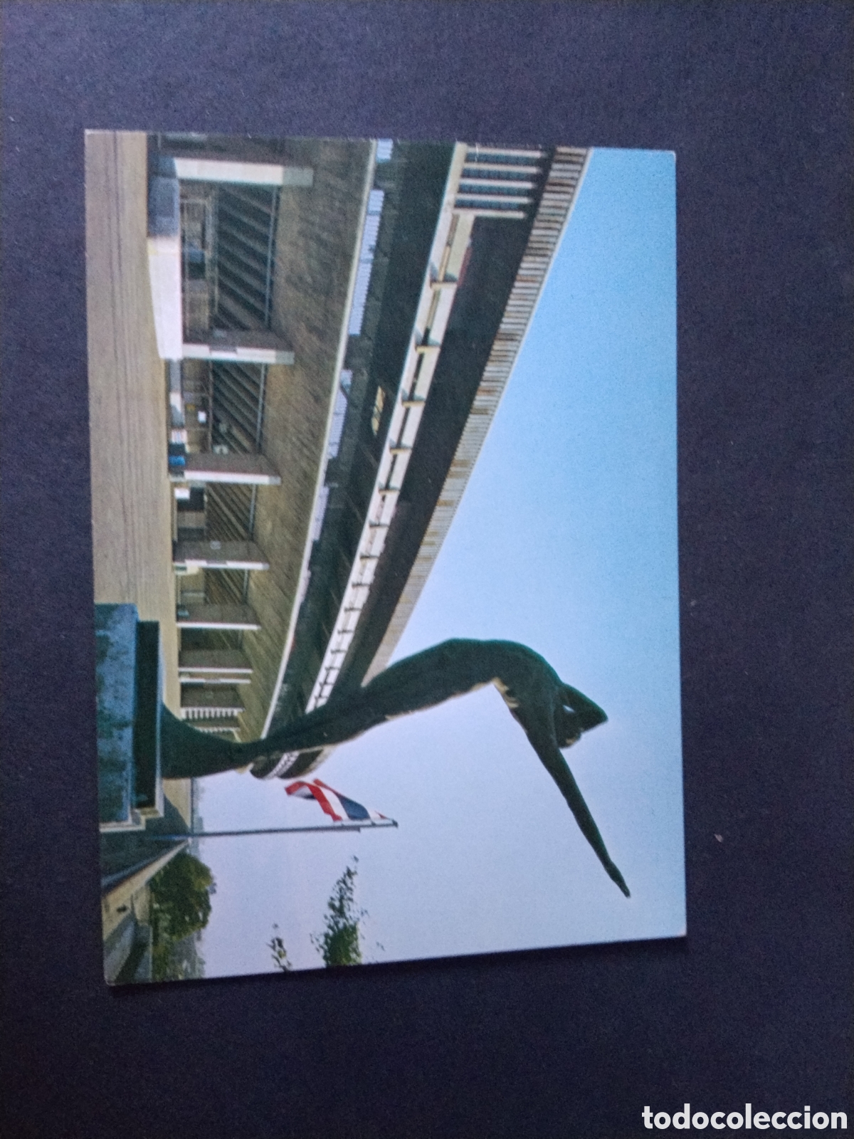 Cartoline: Postal Nacional Stadium promenade and its bronze statue.