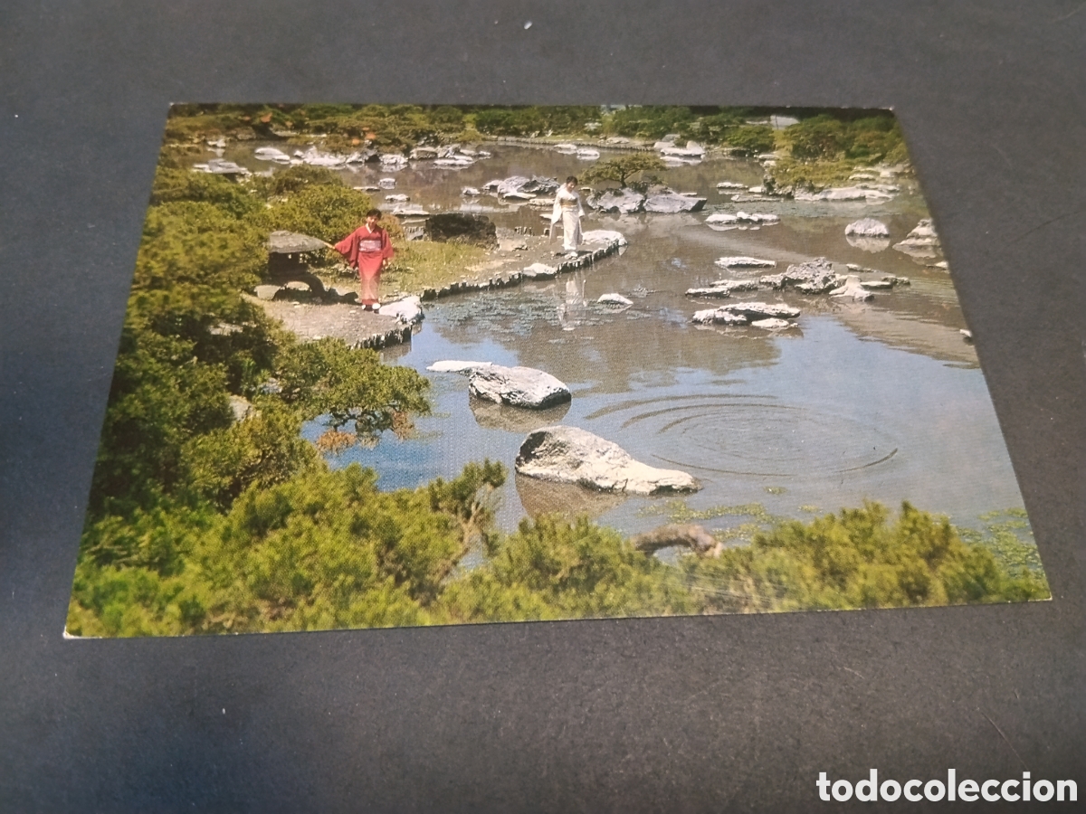 Postales: Postal Japoneses tradicional ' cluthin &rdquo; Kimono &rdquo; looks atractive in Garden of Japonese style.