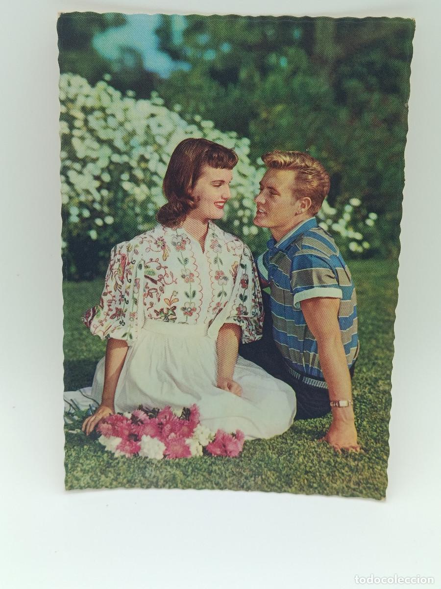 Postcards: FOTOGRAFIA POSTAL ANTIGUA ESCRITA. PAREJA ROMANTICA A&Ntilde;OS 60. PY.