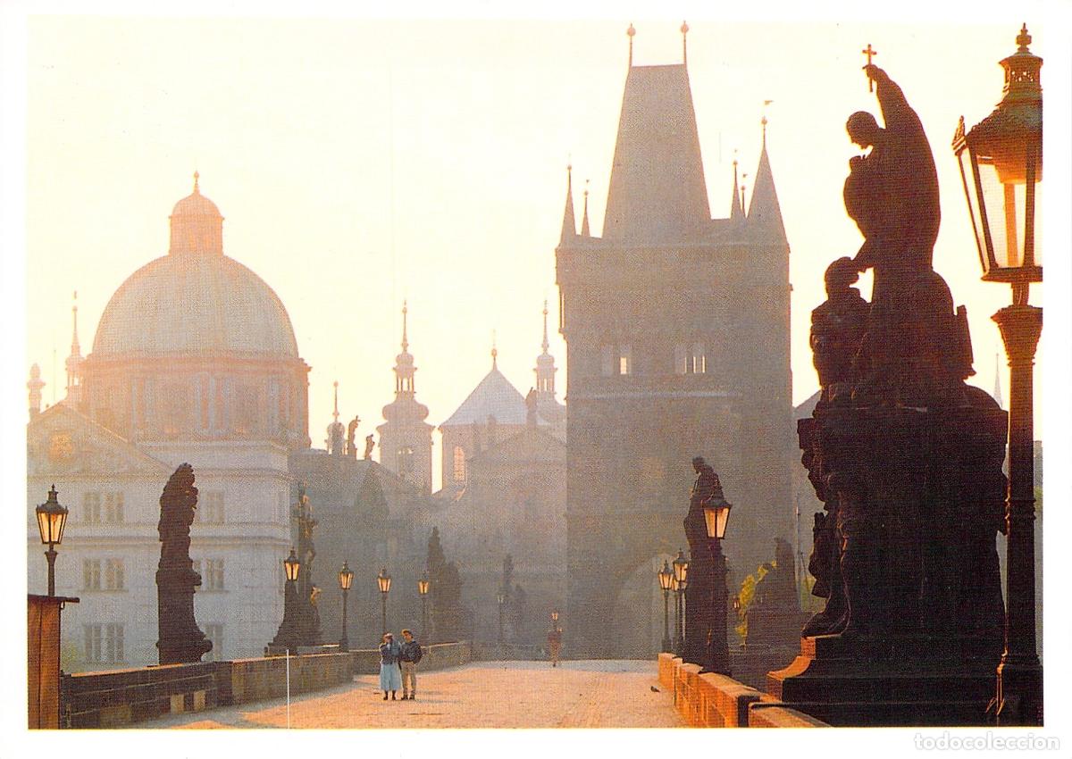 Postcards: Postal del Puente de Carlos en Praga con Niebla y Estatuas