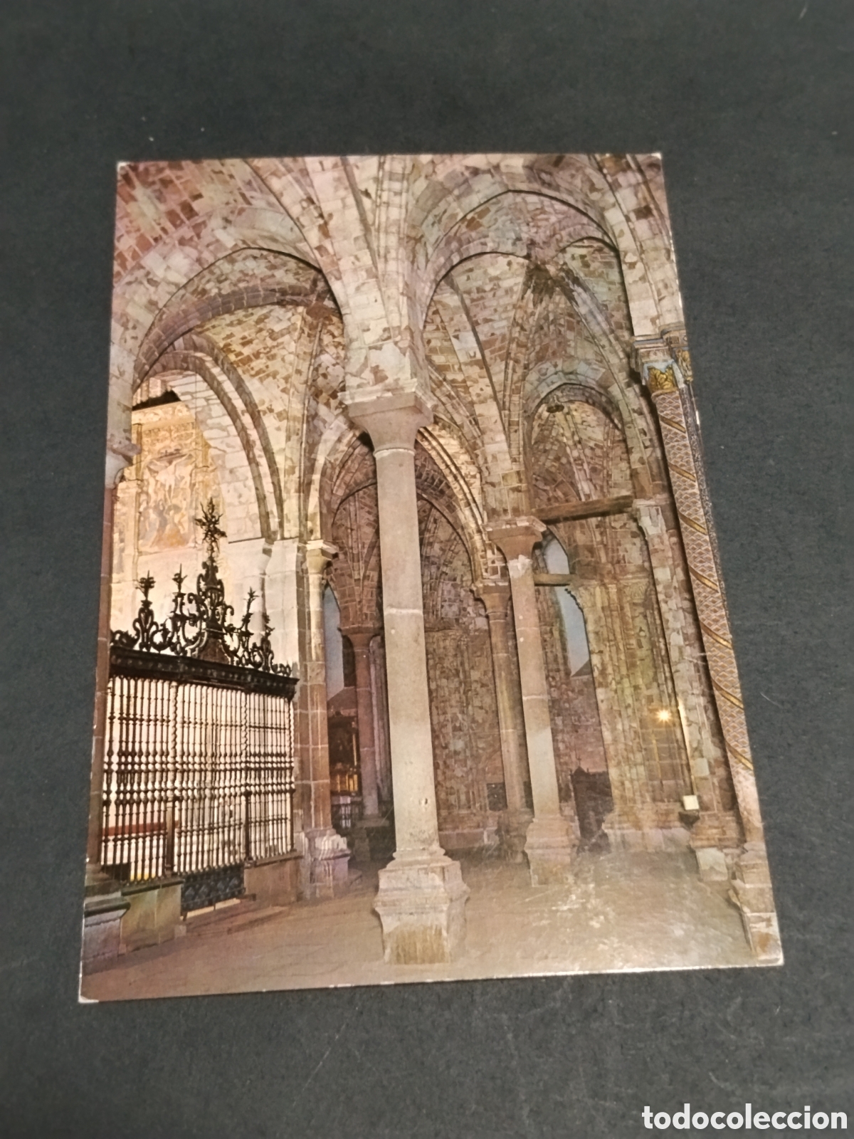 Postales: Postal Avila , Catedral. Observen el colorido de la piedra jaspeada.