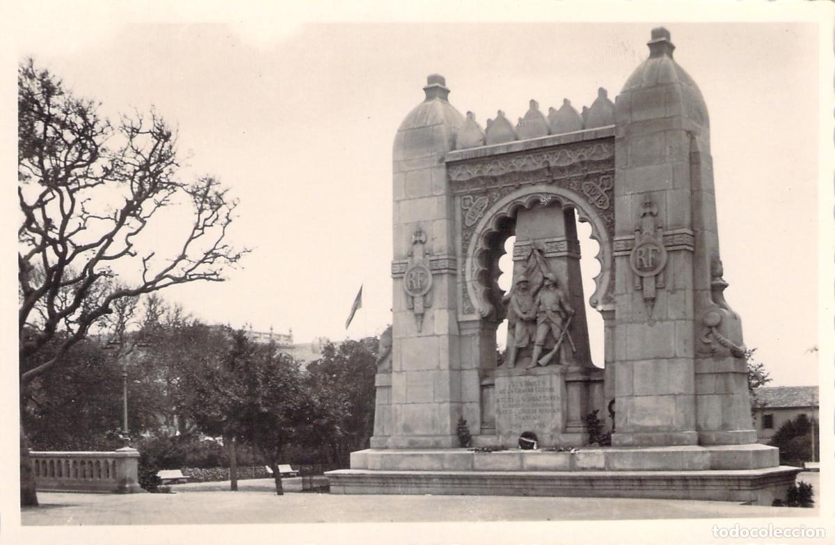 Postales: Postal de la Plaza Prot&ecirc;t y Monumento a los Ca&iacute;dos, Dakar - Foto 1