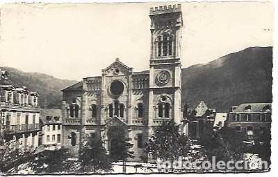 Postales: Francia y Luchon. La iglesia de Bagn&egrave;res-de-Luchon en Costa da Caparica 1954 (160)