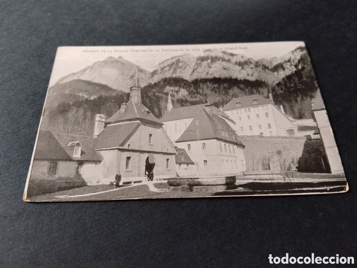Postales: Postal Couvent de la Grande Chartreuse - Int&eacute;rieur de la cour d'entr&eacute;e et Grand Som