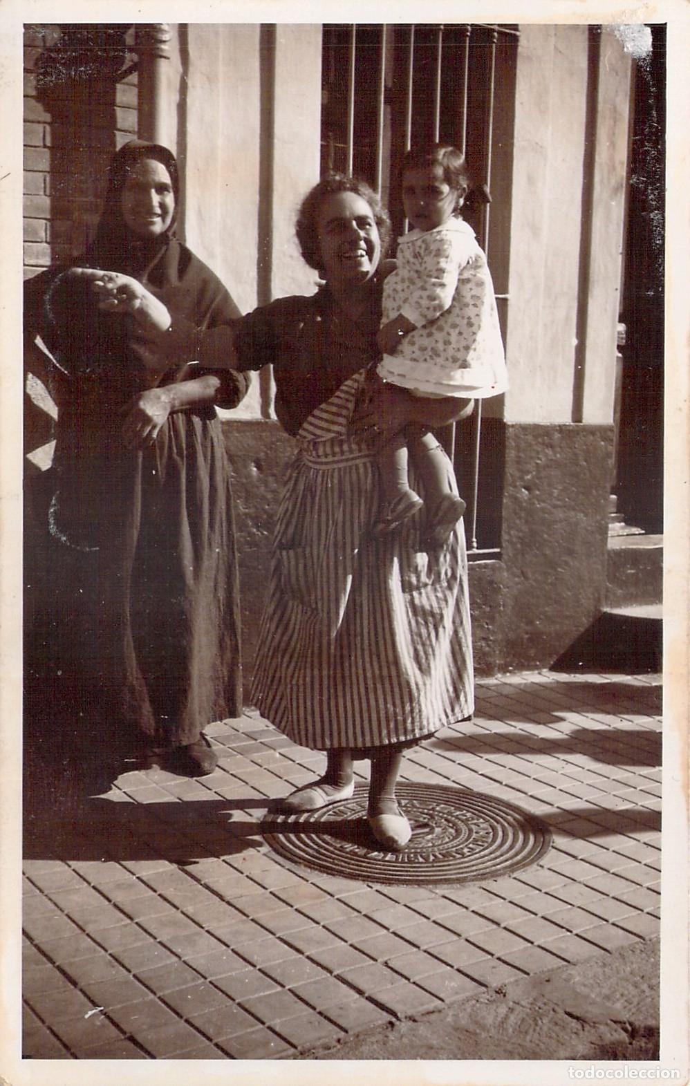 Postales: Postal foto antigua con retrato familiar de mujer y ni&ntilde;o