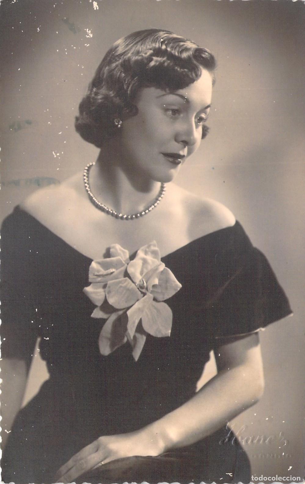 Postales: Postal de retrato de mujer elegante con vestido