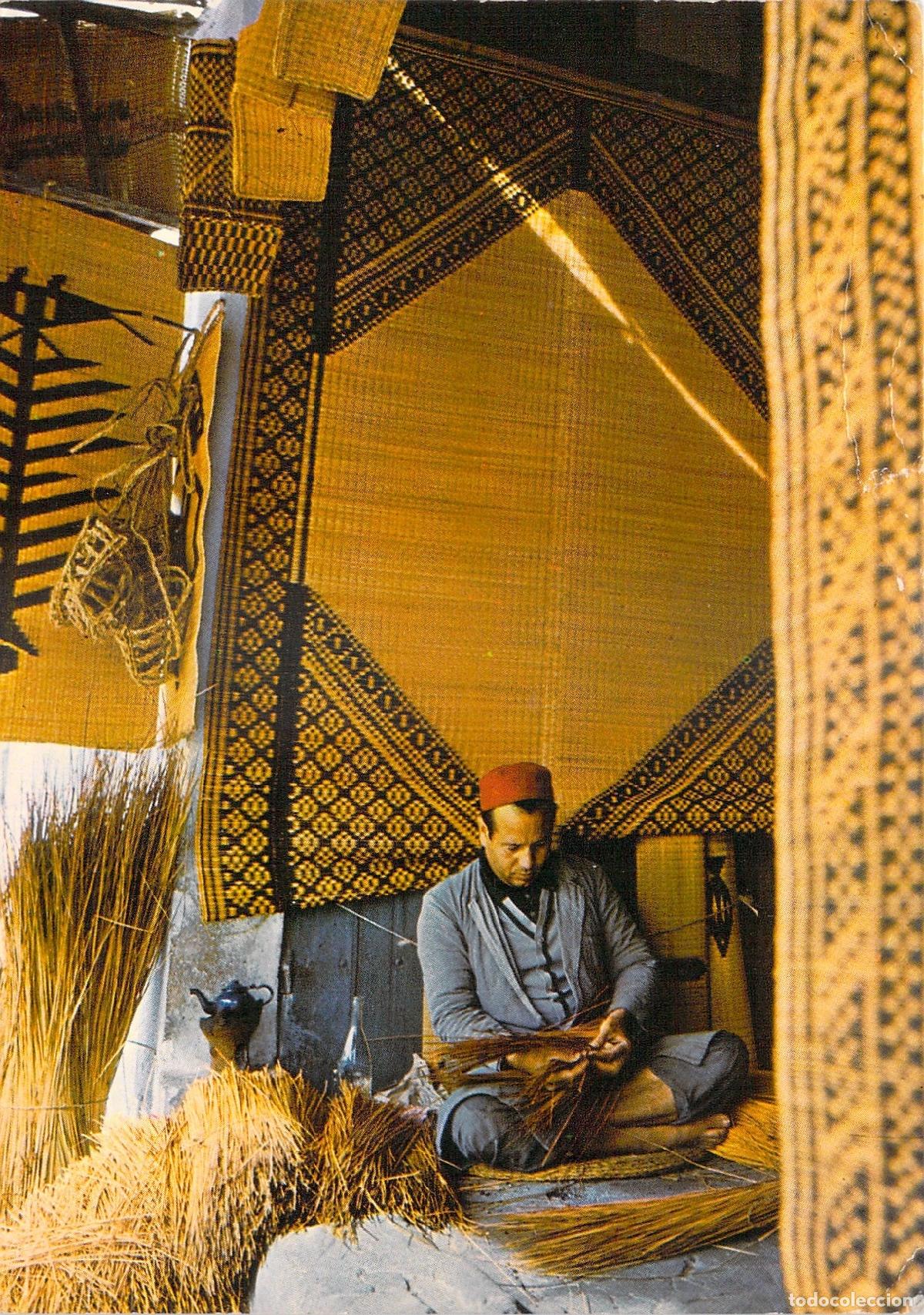 Postales: Postal de un artesano tejiendo esteras en Nabeul, T&uacute;nez