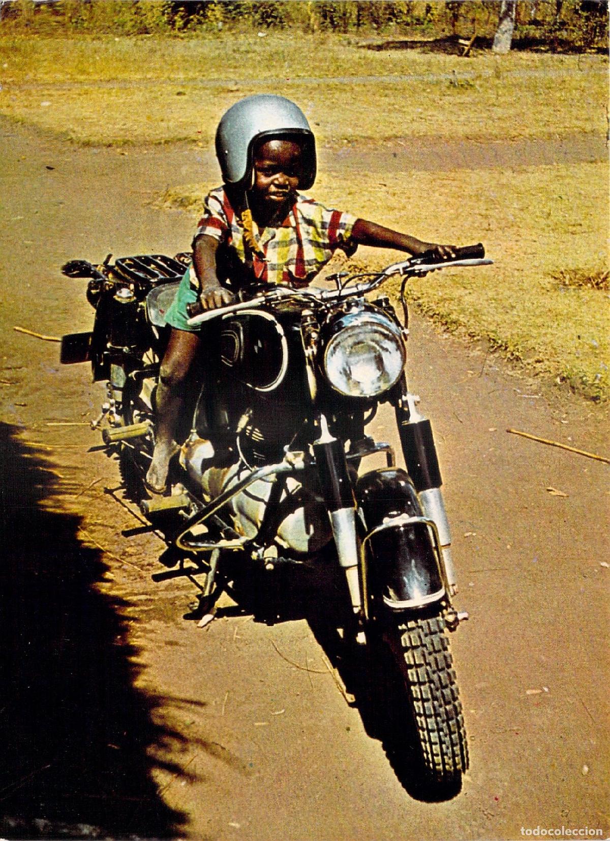 Postales: Postal de un ni&ntilde;o en motocicleta en Malawi