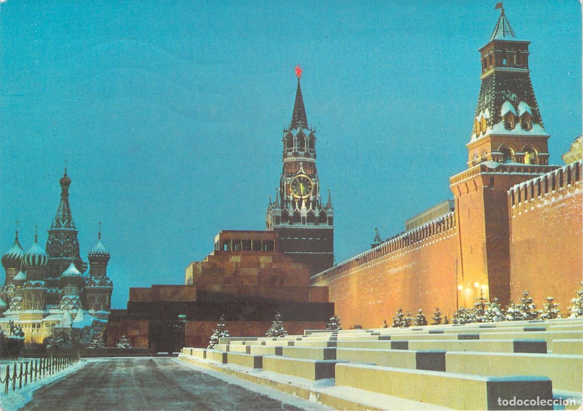 Postales: Postal de la Plaza Roja en Mosc&uacute; con el Kremlin y San Basilio