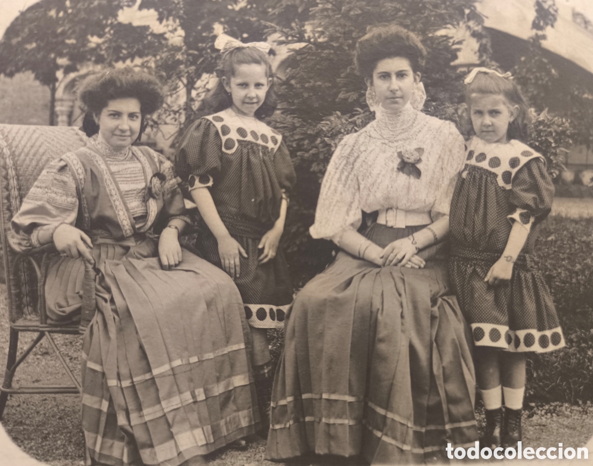 Postales: FOTOGRAF&Iacute;A GRUPAL MADRES E HIJAS POSTAL FOTOGR&Aacute;FICA C. 1920