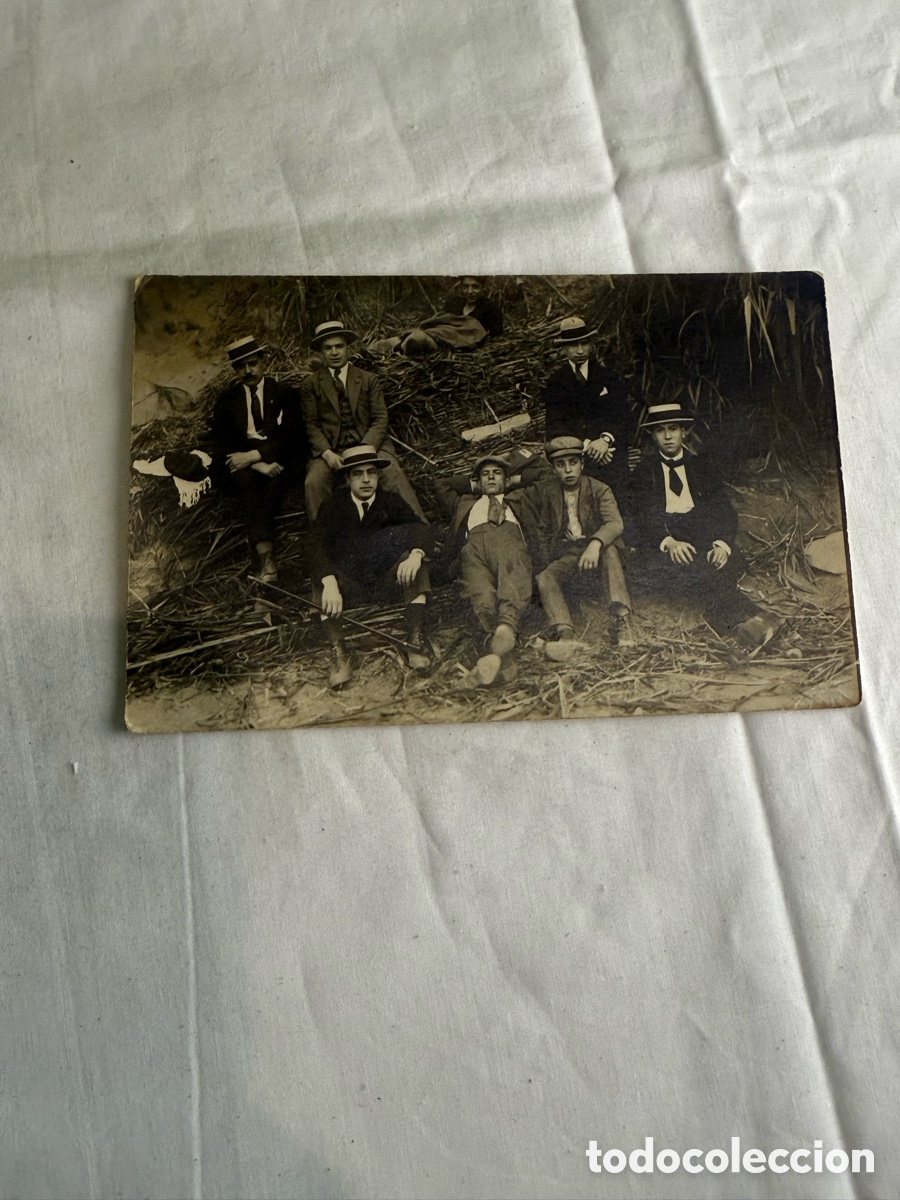 Postales: Postal fotogr&aacute;fica grupo de j&oacute;venes excursionistas blanco y negro original de la &eacute;poca c. 1920-1930