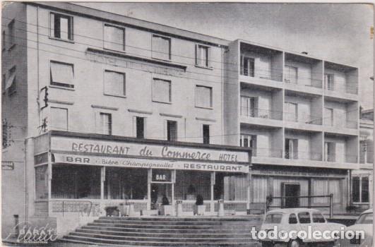 Postales: Saint-Gaudens. - Fachada del Hotel y vista de la Plaza de Forail. Sin usar