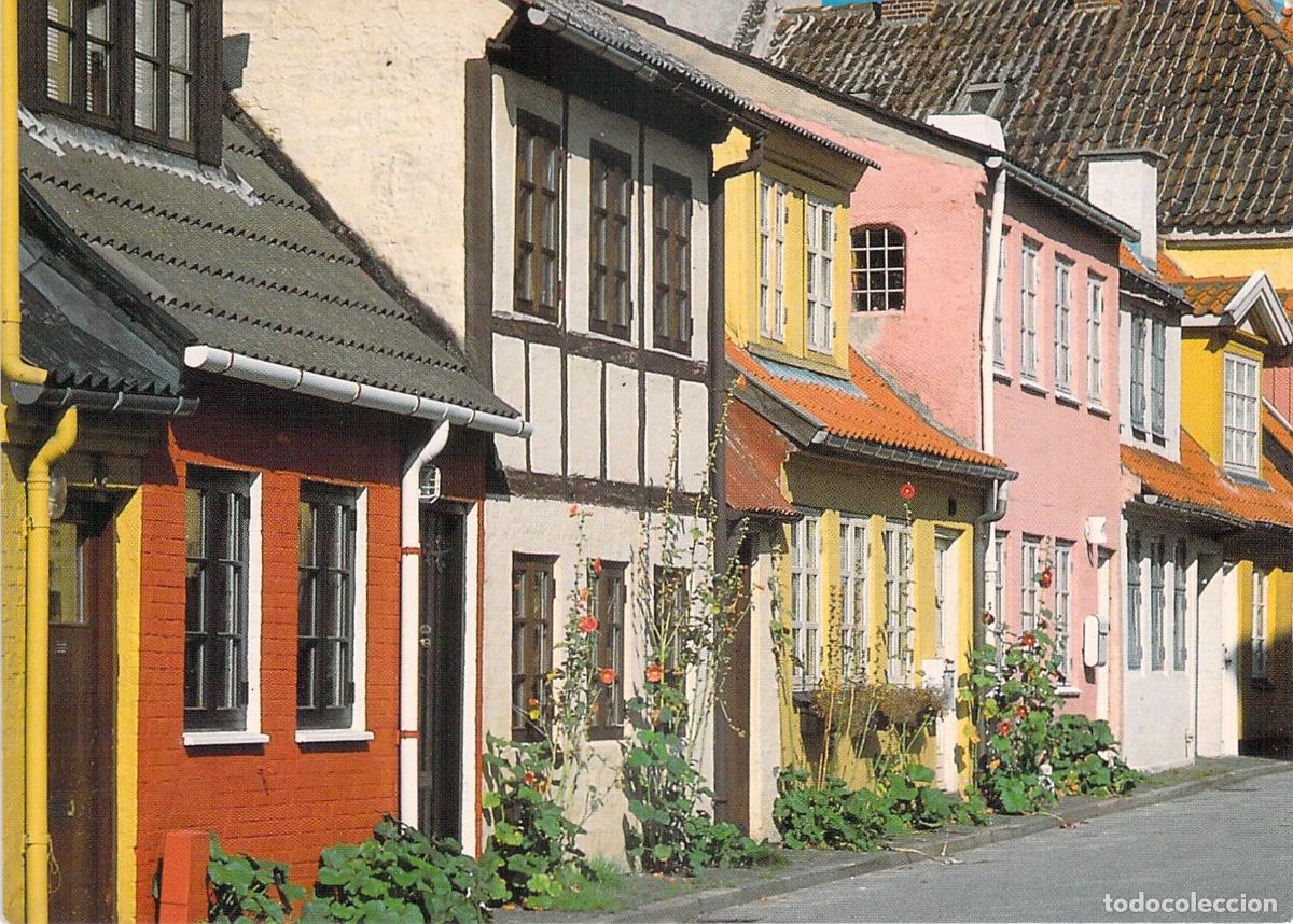 Postales: Postal de calle con casas coloridas en Aalborg, Dinamarca