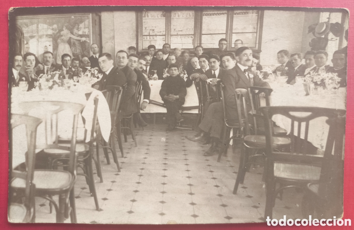 Postales: RESTAURANTE COMEDOR BANQUETE RETRATO GRUPAL POSTAL ESPA&Ntilde;A C. 1920