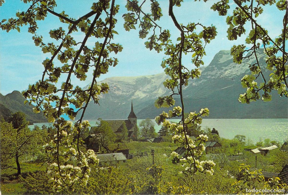 Postales: Postal de paisaje con iglesia junto al fiordo en Noruega