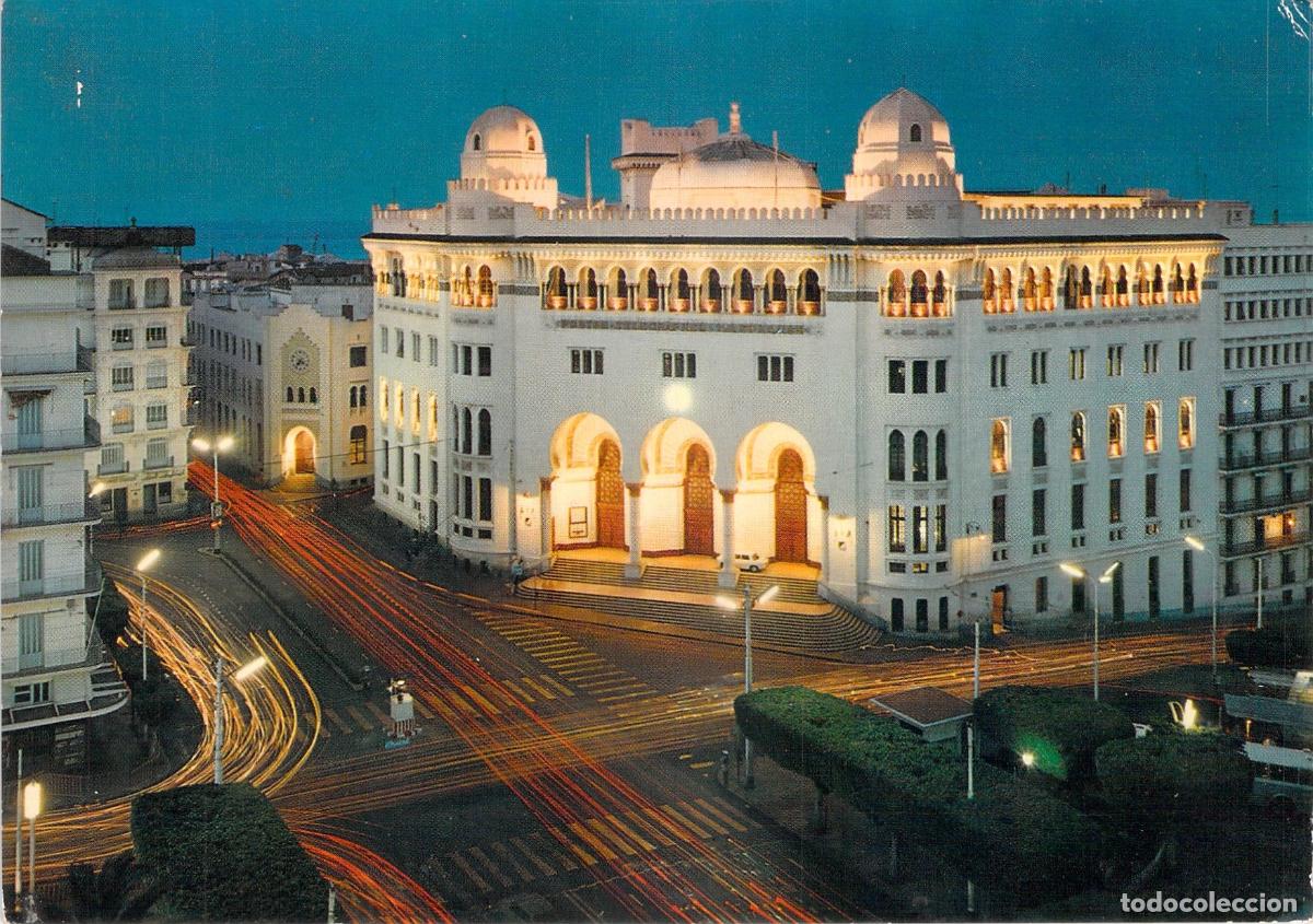 Postales: Postal de la Grande Poste iluminada en Argel