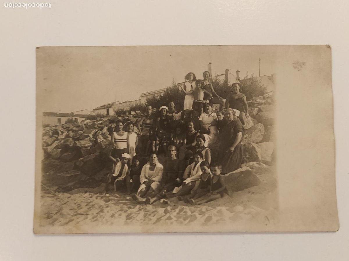 Postales: LUGAR SIN IDENTIFICAR - GENTE EN LA PLAYA - FOTOGRAFICA - POSTAL ANTIGUA-(116.568)
