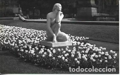 Postais: POSTAL A7512: Escultura en la Plaza Catalunya de Barcelona