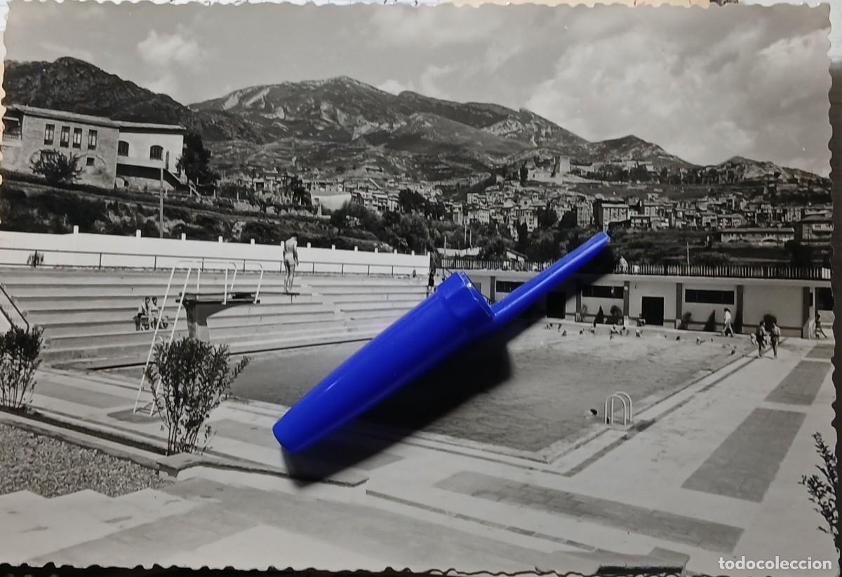 Postcards: Postal fotogr&agrave;fica de la Piscina de Berga (amb vista al castell de Berga)