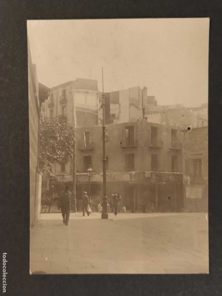 Cartes Postales: LUGAR SIN IDENTIFICAR - CALLE TIENDAS - FOTOGRAFICA - POSTAL ANTIGUA CORTADA -(116.665)