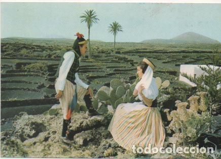 Postales: Postal E00801: La Geria,trajes tipicos, Lanzarote - Varios - Foto 1