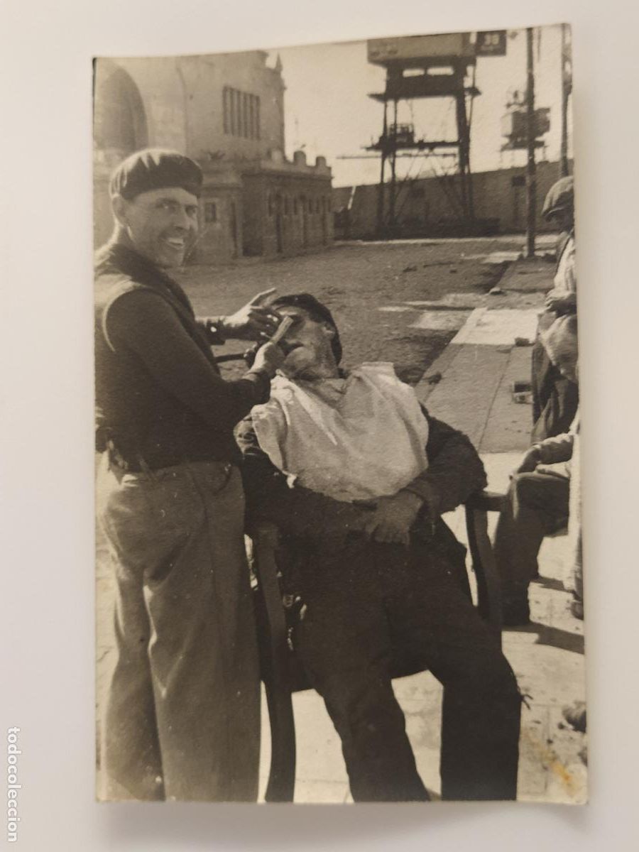 Postales: EL BARBERO CALLEJERO - LUGAR SIN IDENTIFICAR - FOTOGRAFICA - POSTAL ANTIGUA - (116.742)
